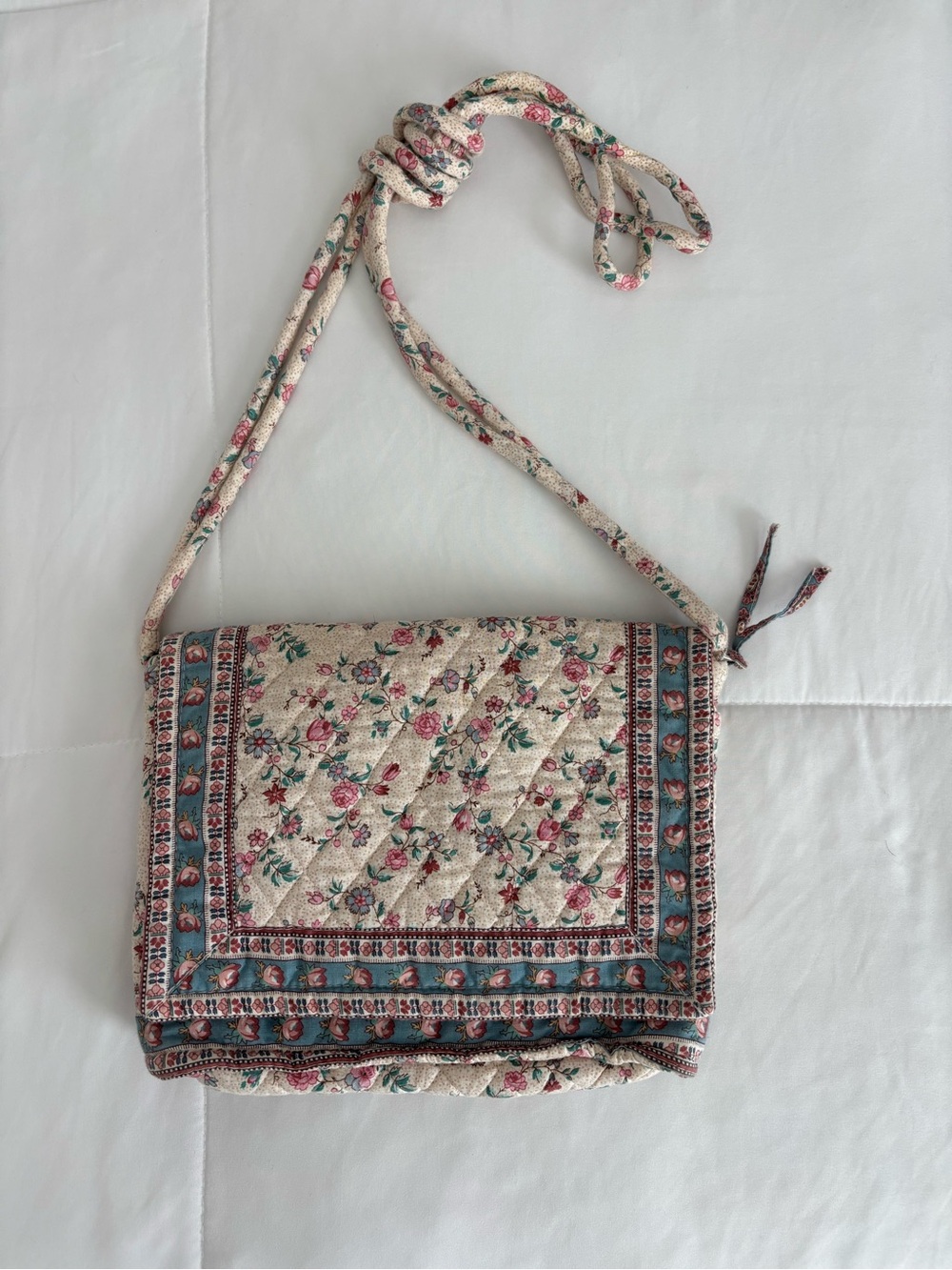 VTG Vera Bradley Indiana Cream Quilted Floral Crossbody Bag Retired 1980s